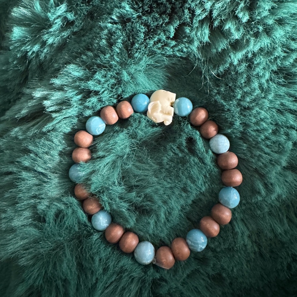 Wood and Larimar beaded bracelet with a Quartzite elephant